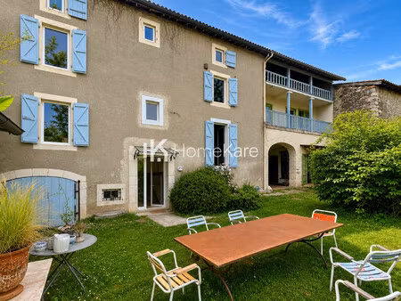maison  pleine de charme