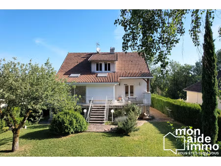 vaste maison sur sous-sol et terrain