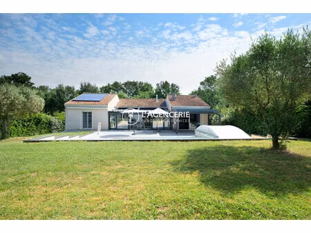 belle villa familiale de 185 m² habitables avec piscine