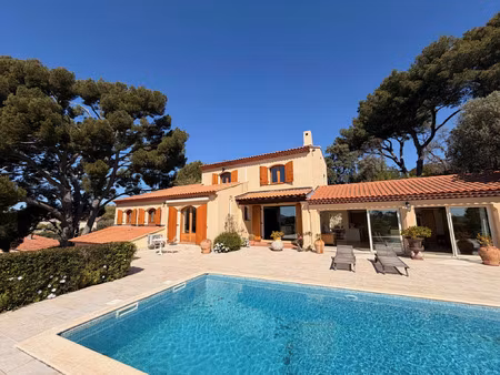 vente maison 6 pièces 200 m² ollioules (83190)