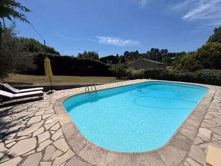 villa provencale renovée avec piscine  terrasses et jardin