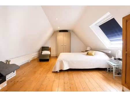 uitzonderlijke woning met tuin  vlak aan het kerkpleintje van het charmante nieuwmunster.