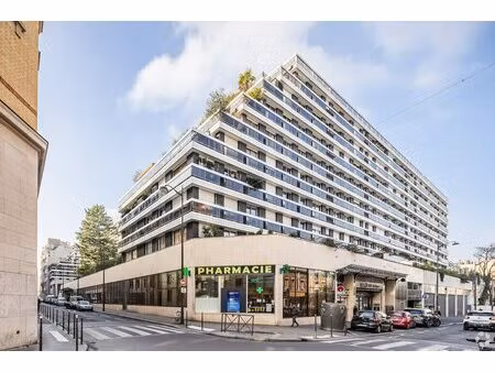 location commerce paris 75016 360m²