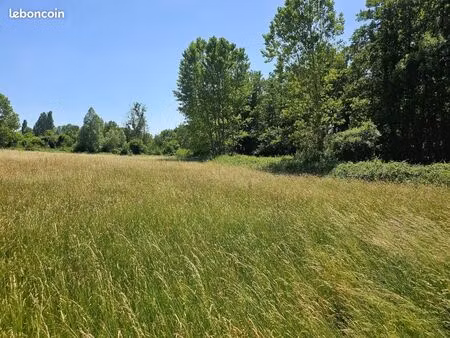 terrain 3 500 m² peronnas
