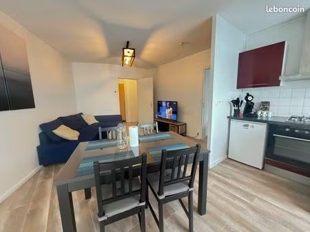 t2 meublé 48 m² + balcon + parking fermé – montjuzet