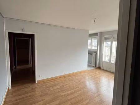 appartement lumineux avec parking extérieur