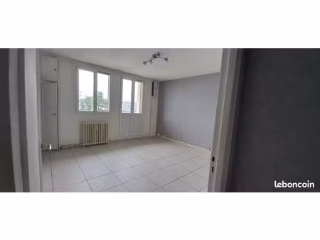 f3 avec balcon