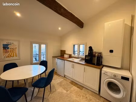location studio meublé 24m² - nîmes centre - refait à neuf