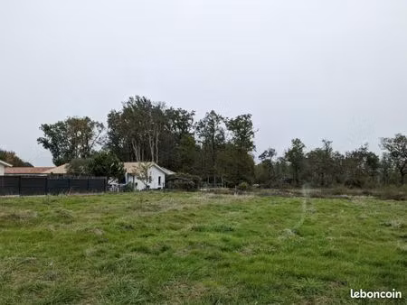 terrain 600 m² madirac