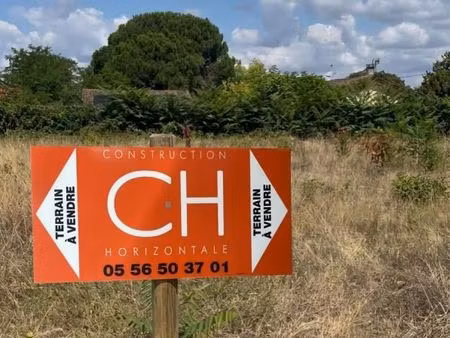 terrain 640 m² auros