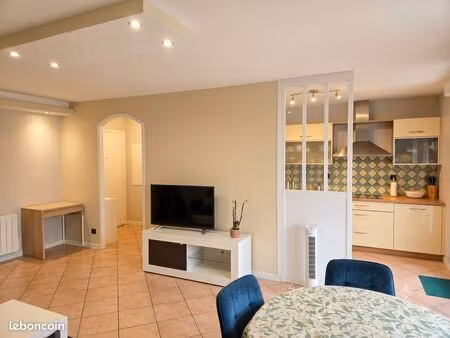 t3 renové avec grande terrasse et garage à villeurbanne