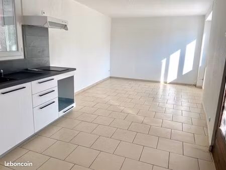 appartement type 2 avec balcon +parking