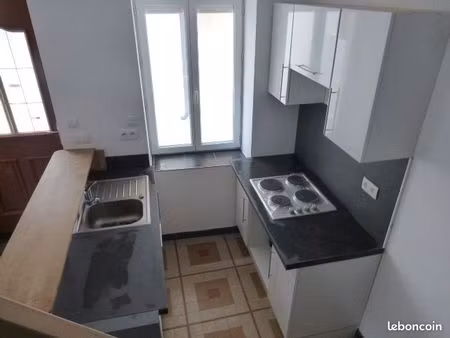 appartement avec terrasse dans maison