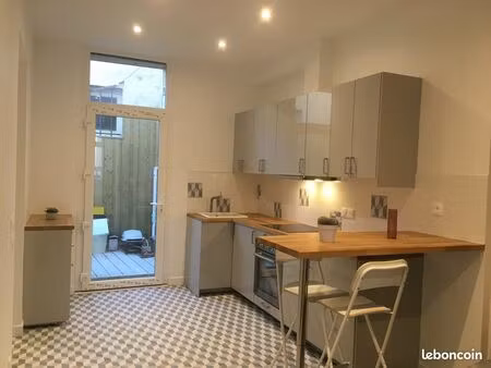 quartier st bruno ; t2 refait et meublé. 32 m2 + 6 m2 patio extérieur