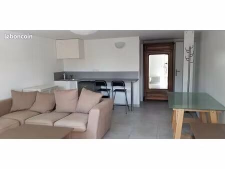 chambre avec cuisine et salle de bain - entrée indépendante en rez de jardin