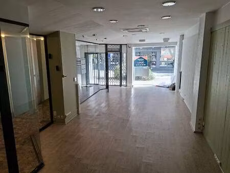 location bureaux et commerces à la roche-sur-yon (85000) : à louer / 135m² la roche-sur-yo