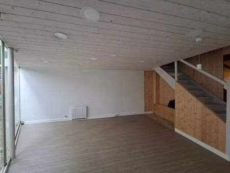 location bureaux et commerces à la roche-sur-yon (85000) : à louer / 37m² la roche-sur-yon