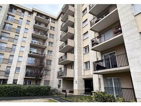 a vendre t2 vendu avec locataire - gare du bourget