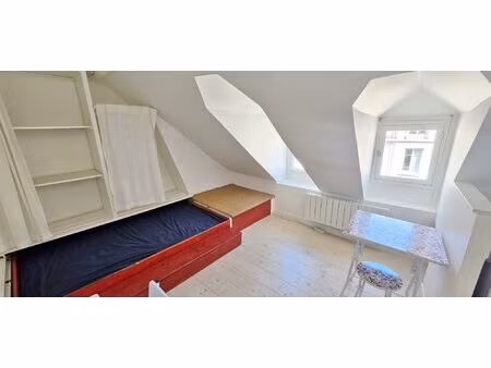 studio dernier étage avec vue sur les toits de paris