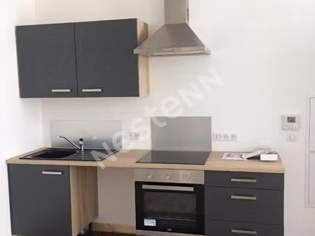 appartement meublé en rez-de-chaussé en plein centre d'yssingeaux 2 pièce(s)