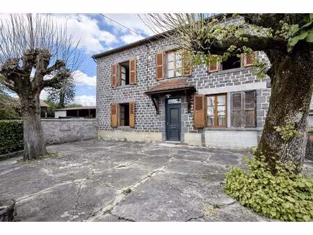maison de maître avec beau potentiel et dépendances à luzilla