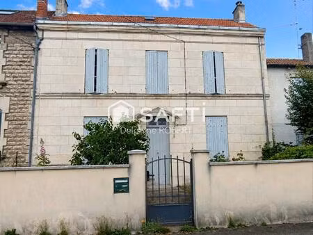 maison 3 chambres  1 cave  1 garage et 1 jardinet