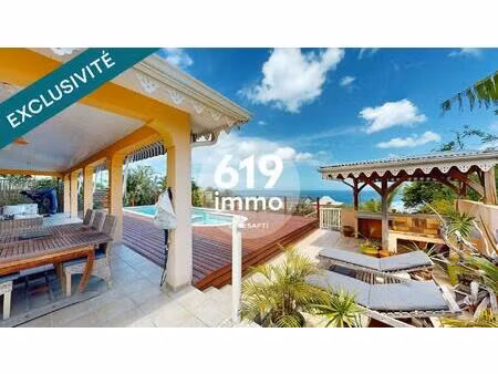 superbe villa 5 chambres  piscine et vue mer.