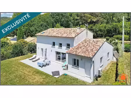 villa récente de 133m² posée sur 1300m² de terrain clos