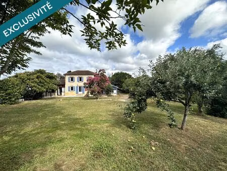 maison de caractère d'environ 184m² comprenant un gîte indépendant sur un terrain arboré e