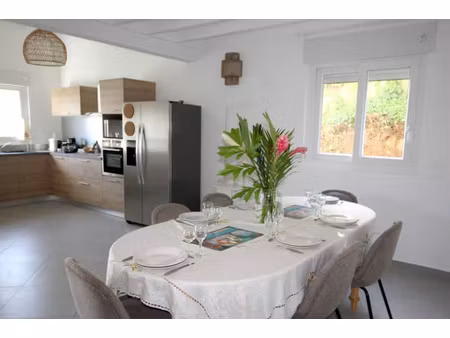 à louer - superbe villa f4 meublée avec piscine à deshaies