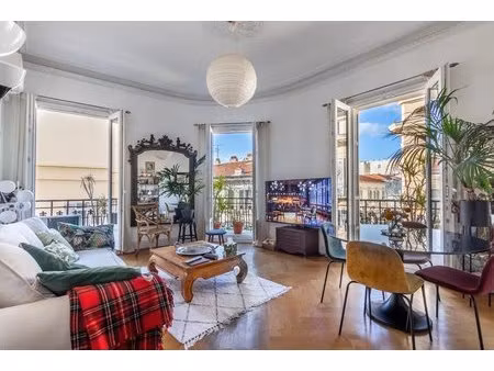 nice rue de france / bas gambetta / 3 pieces de 89 m2 en étage élevé  belle hauteur sous p