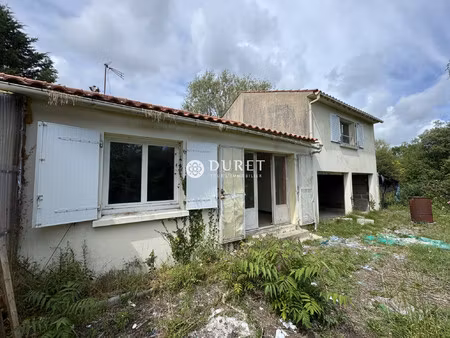 maison à réinventer sur plus de 2 200 m² de terrain