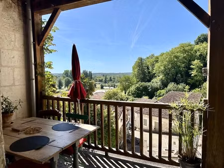 charmante maison de ville au cœur d'un village classé et animé  offrant une vue panoramiqu