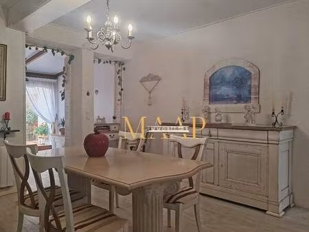 maison de ville avec 2 chambres
