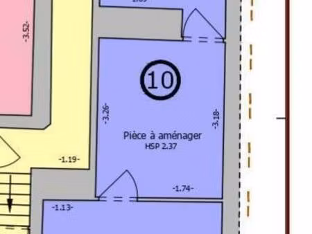 t1 bis de 23 m² à rénover + remise et place de stationnement