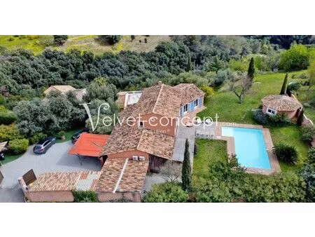 cagnes/mer - villa de 192 m² - 5 chambres au calme avec piscine