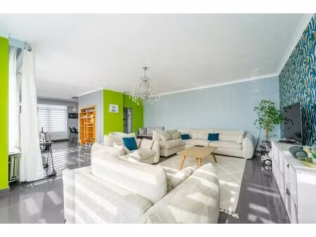 appartement à vendre avec terrasse et 4 chambres   mont-sur-marchienne (vbe32776)