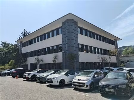 location bureau le tholonet 68 m²