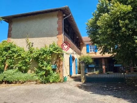 grande maison avec gîte séparé sur 1 7 ha de terrain