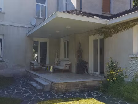 maison f5 plain pied en plein centre ville avec jardin
