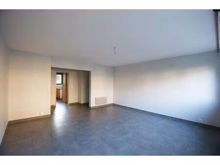 location appartement 4 pièces 79m² millau 12100