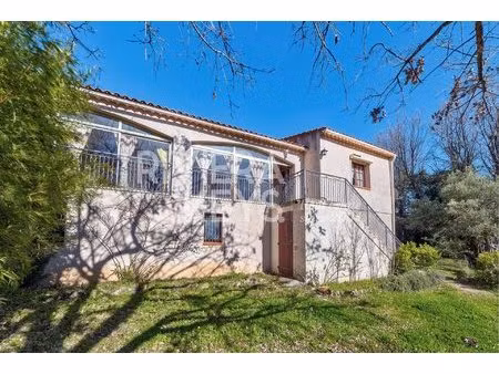 lorgues : villa de 140 m² à pied du village  grand sous-sol  énorme potentiel