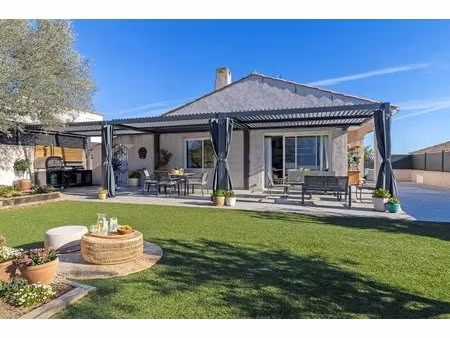 maison familiale contemporaine avec 4 chambres  studio indépendant et garage au calme