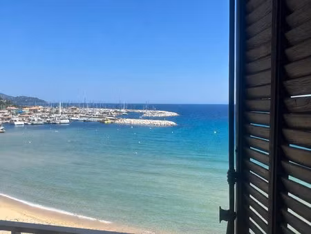 t3 - hyper centre - les pieds dans l'eau - le lavandou