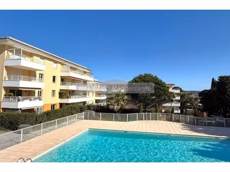 spacieux f3 de 73 m2  terrasse  cave et garage. piscine