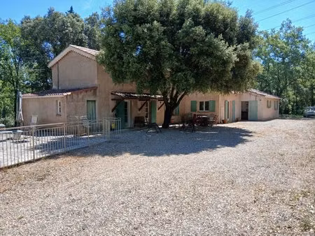 propriété de caractère au charme provencal