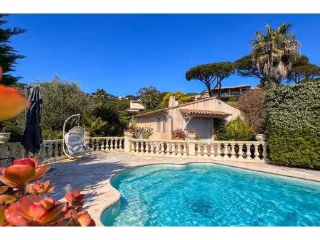 villa avec piscine garage car port joli jardin paysagé  à pieds des plages de...