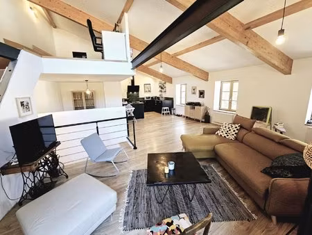 magnifique maison de ville rénovée à quillan  avec terrasse  garage et atelier/studio.