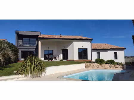 villa d'architecte 270 m2 jardin piscine garages dependance