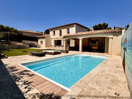 villa t4 de 130m2 avec piscine sur terrain de 571m2